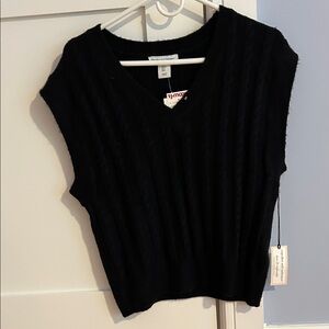 Black V-Neck Sleeveless Sweater